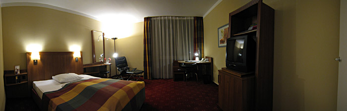 Mein Zimmer im NH Hotel Heidelberg; Bild größerklickbar